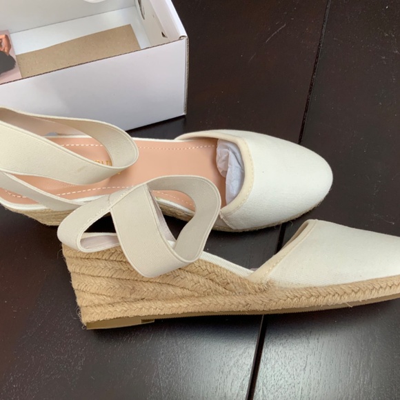 Dream Pairs Women’s Amanda-1 Closed Toe Wedge Sandal Sz 9 Beige/White - Picture 6 of 10